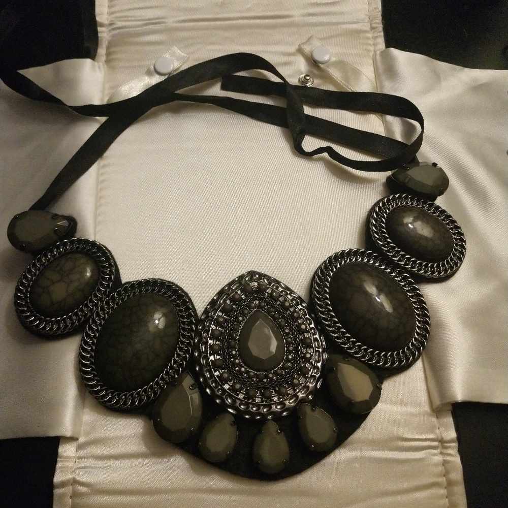 COLLAR NECKLACE